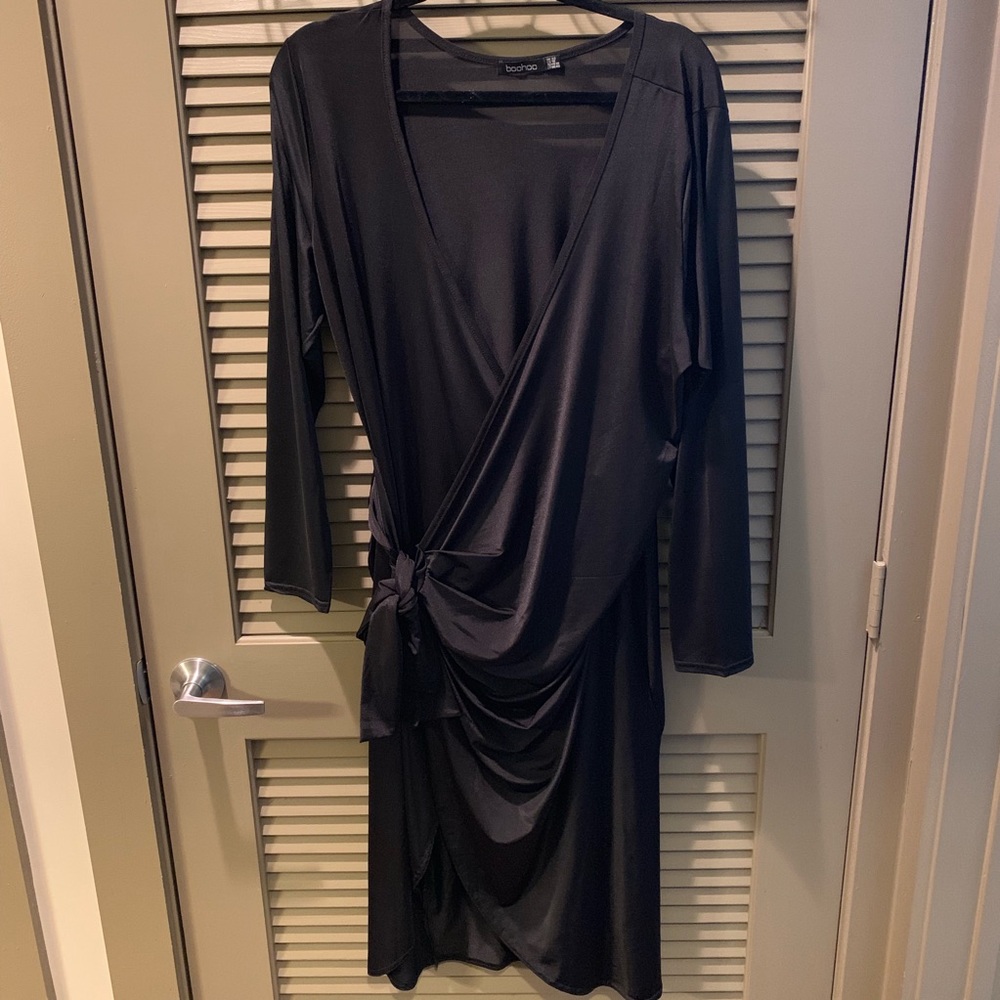 🔥MOVING SALE🔥 BLACK Like new!Wrap tie midi dress